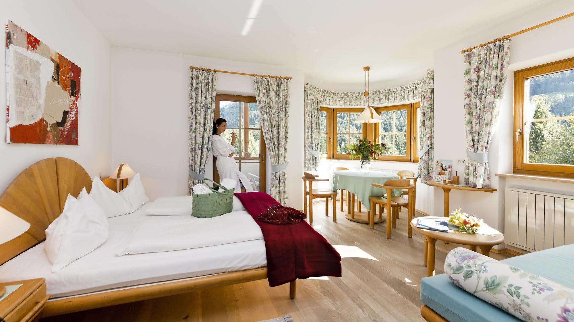 קיינס Taubers Bio Vitalhotel מראה חיצוני תמונה